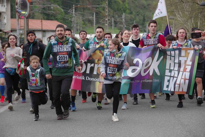 korrika, furgonetatik, Anoet 57 1649421146055