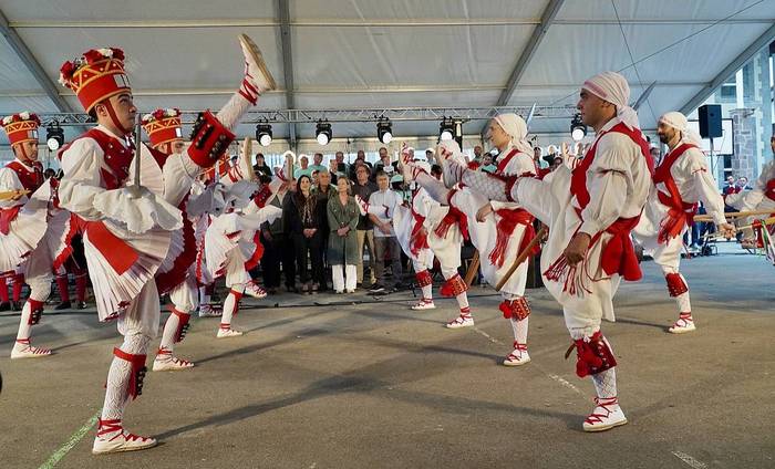 Gipuzkoaren eta Nafarroaren adiskidetzea irudikatu du Urmugak Berastegin