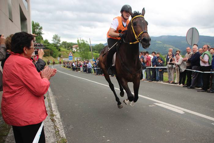 Abaltzisketa San Joan festak zaldi 1 1466967256320