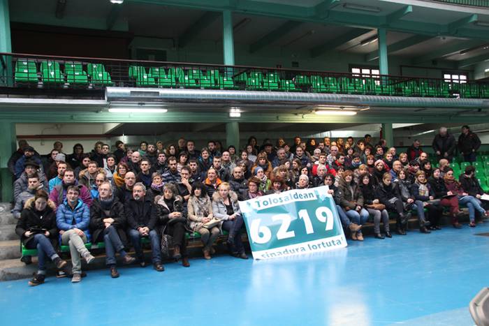 GURE ESKU DAGOREN GALDEKETA  7 1484992592682