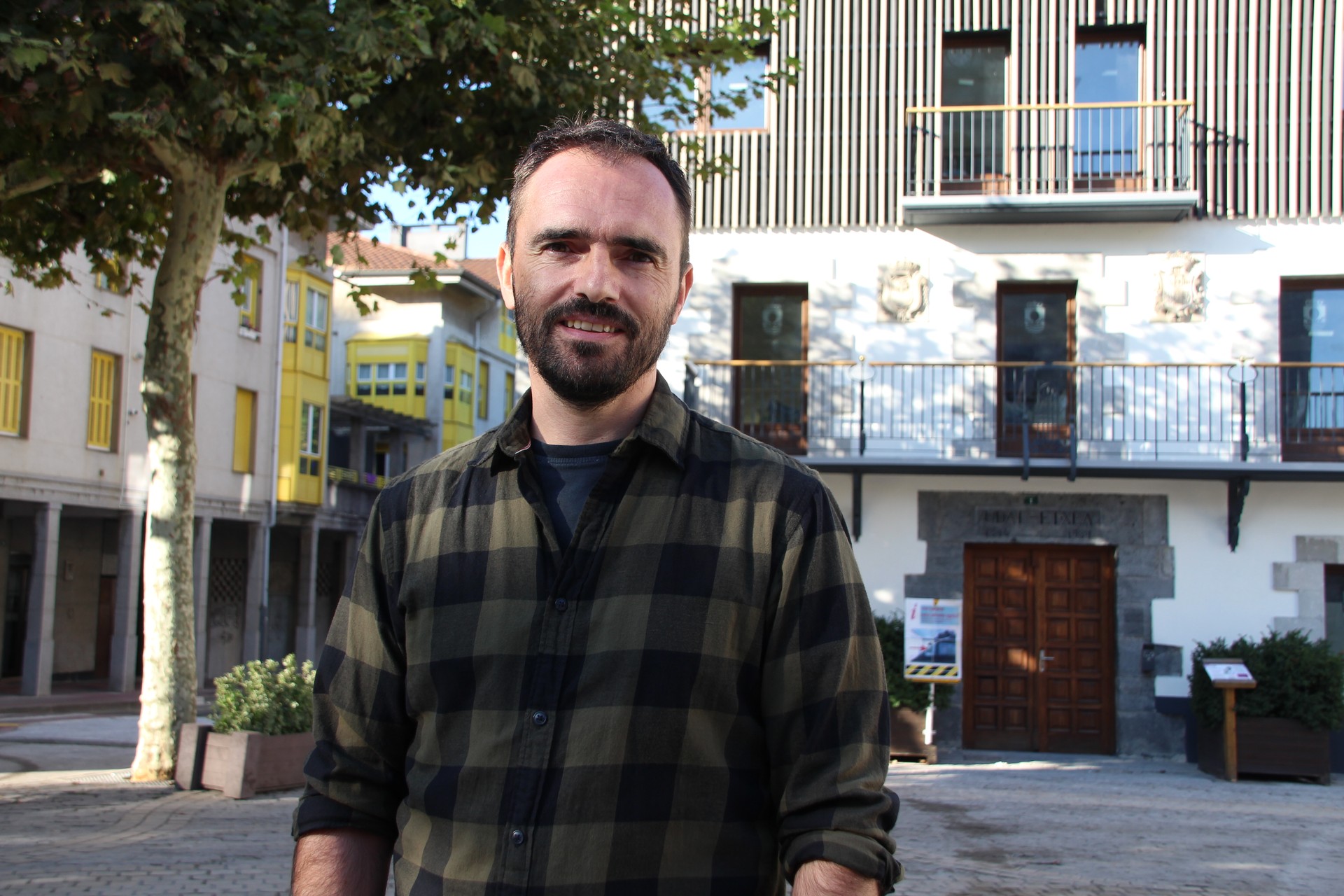 «Herri giroan jauzia emango dugu ostatua zabalduta»
