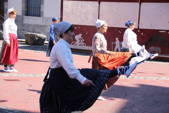 Dantza, bidania 1 1472039723161