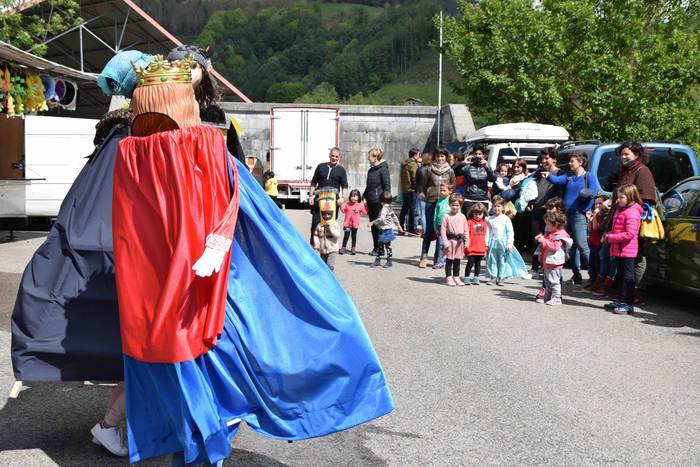 Haurrek egindako erraldoiek  12 1556984199769