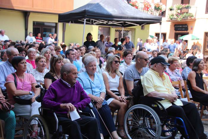 Musikak eta dantzak jantzi d 17 1531658748444