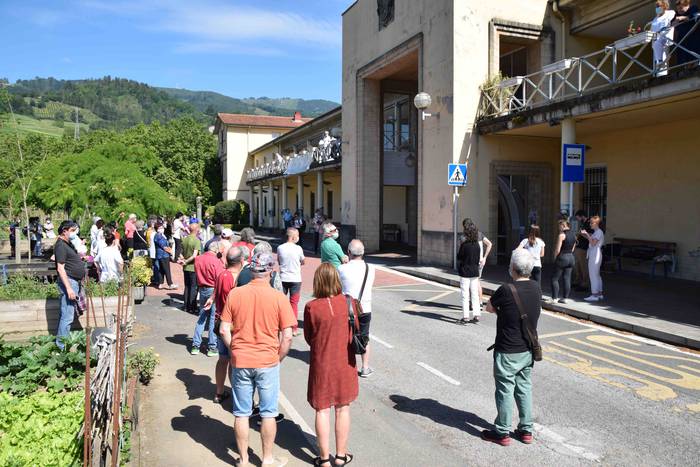 Zerbitzu publikoen aldeko mo 4 1593257972588