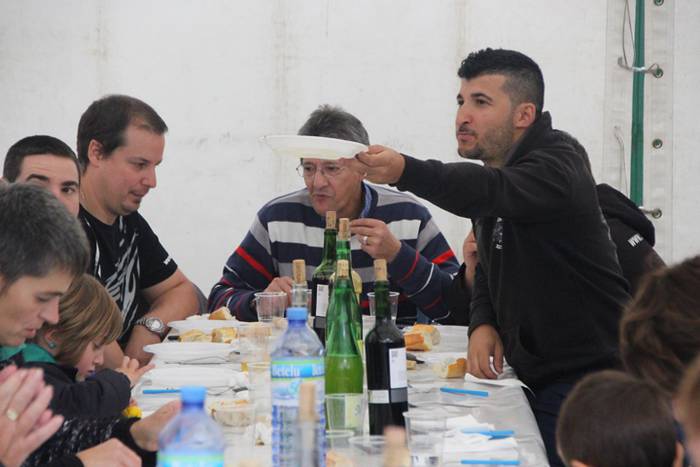 Bazkaria, dantzatu eta abest 3 1508689085459