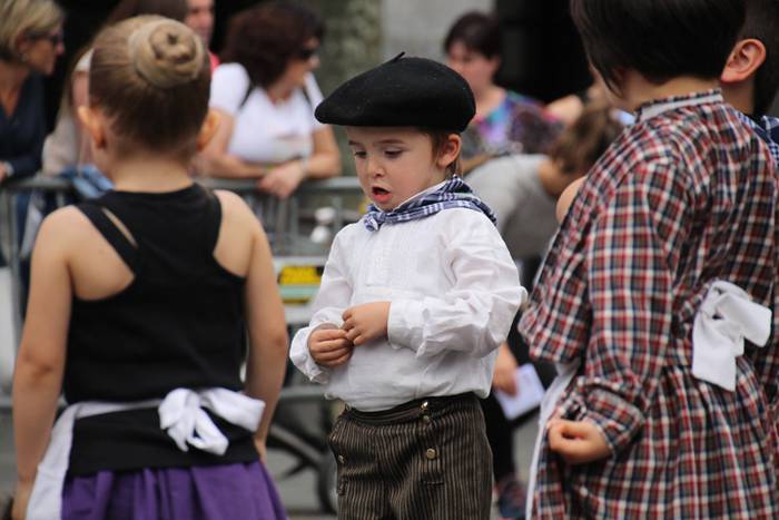 Dantzari txiki eguna Villabonan 1 1465749467876