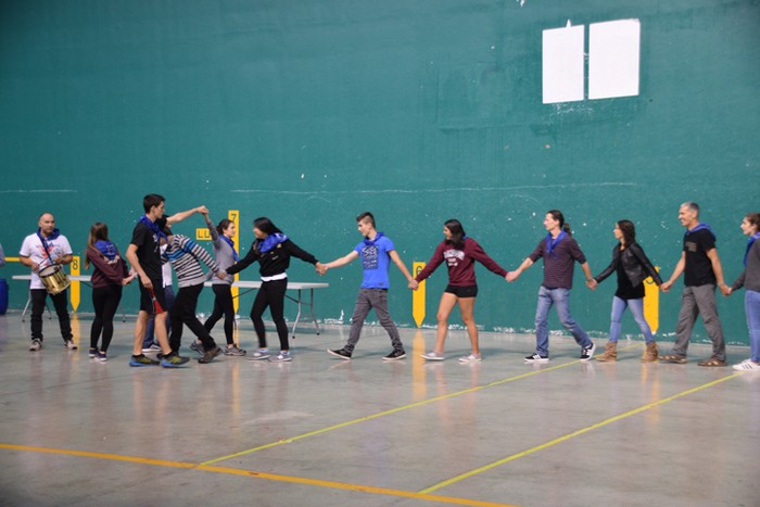 Dantzaren sokak lotuta - 40