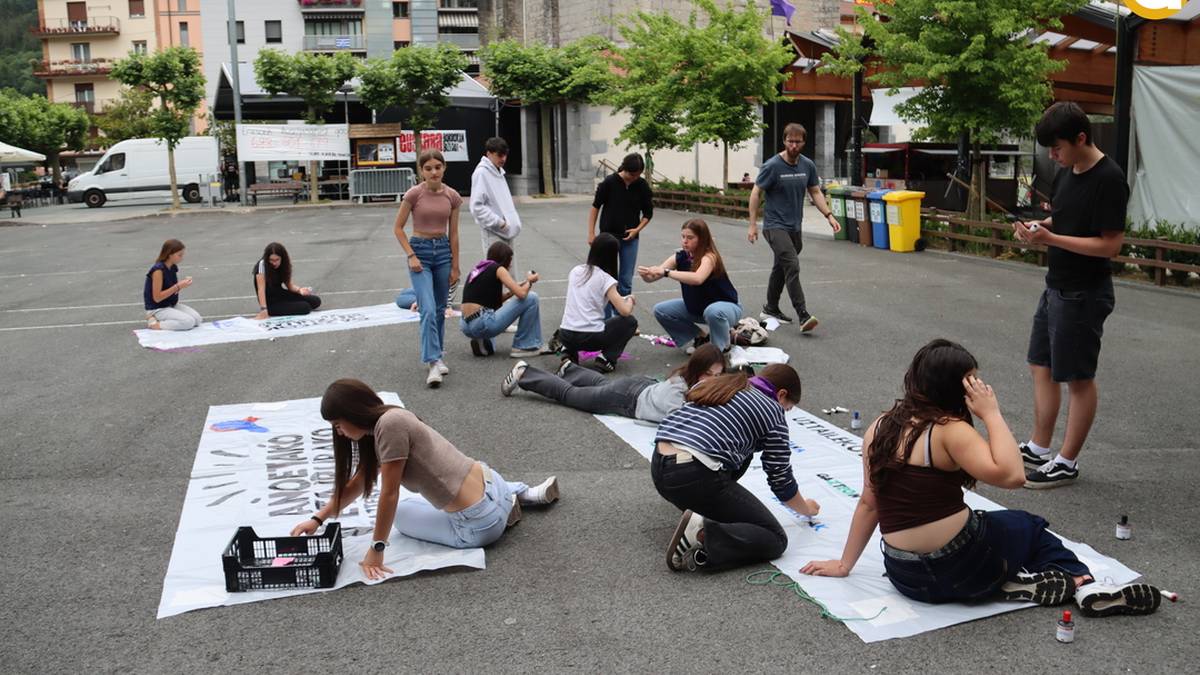 Gazteek herrian duten lekua «birpentsatzeko» ekimena