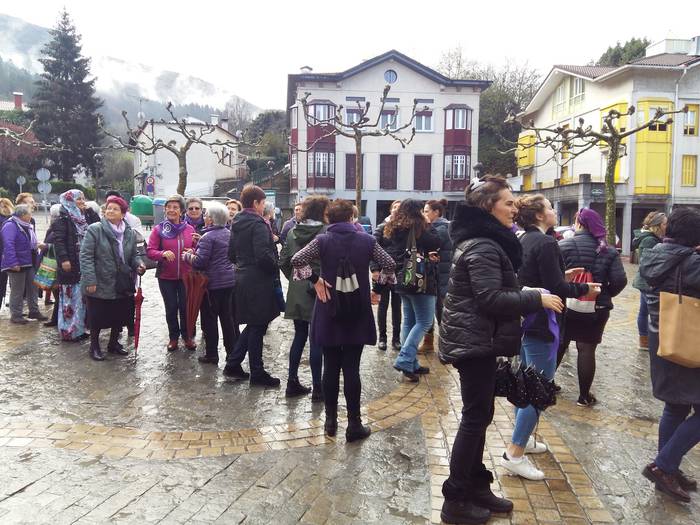 Irurako emakumeek plaza hart 1 1552054782698