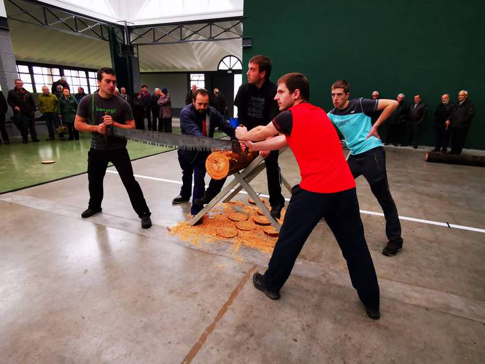 Gazteek saltsa jarri dute Sa 19 1573476484842