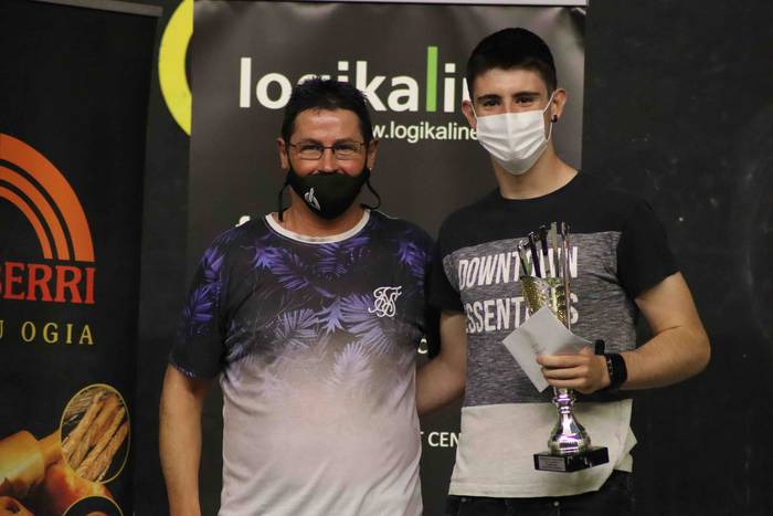 Txapelak jantzi dituzte Amez 22 1632682647596