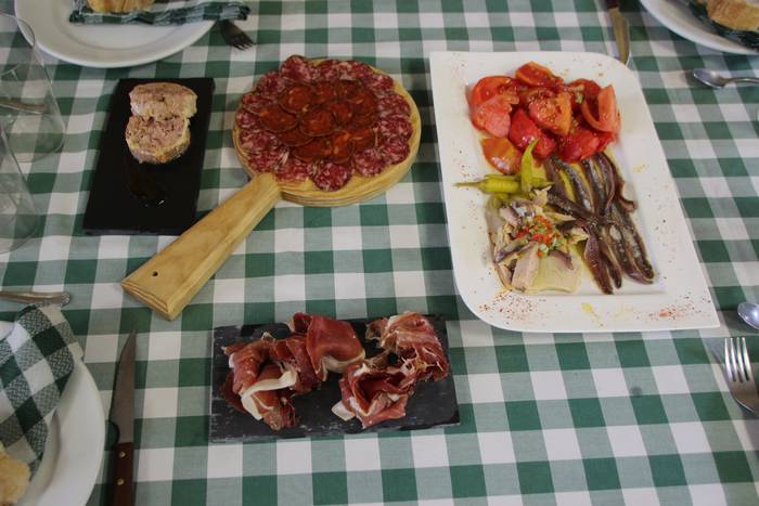 Zapiak jantzita hasi dituzte festak 2 1473349321821