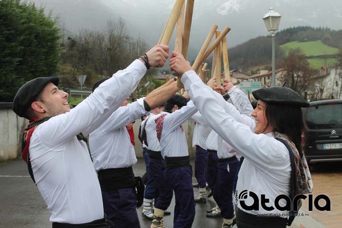 Talaiak tanten azpian ere dantzan - 2