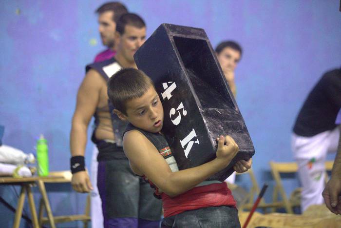 Alkizako festak, herri kirol 2 1568025845123