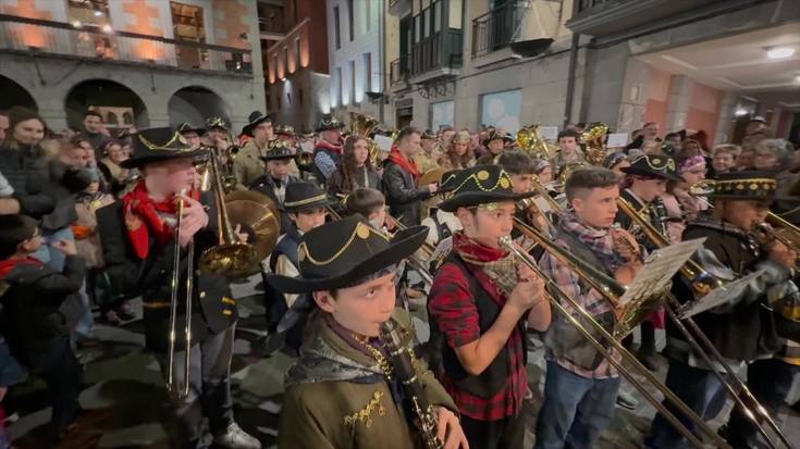 Musikak eta dantzak hartu dituzte kaleak