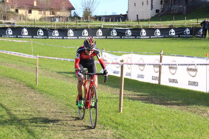 ASTEASUKO ZIKLO KROSA 2016 17 1481214964342