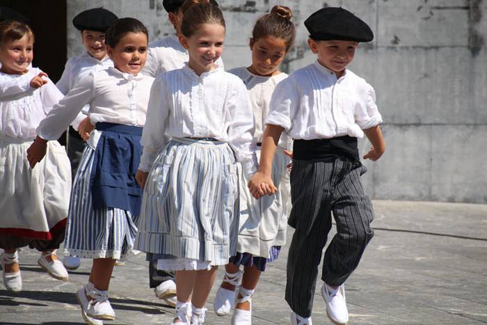 Axeriak dantzan Adunan 9 1471260705351