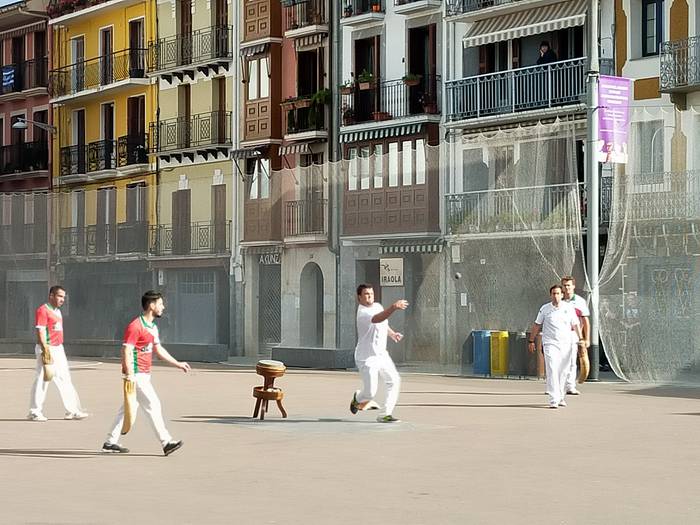 Enrike Abril errebote txapel 4 1634203379517