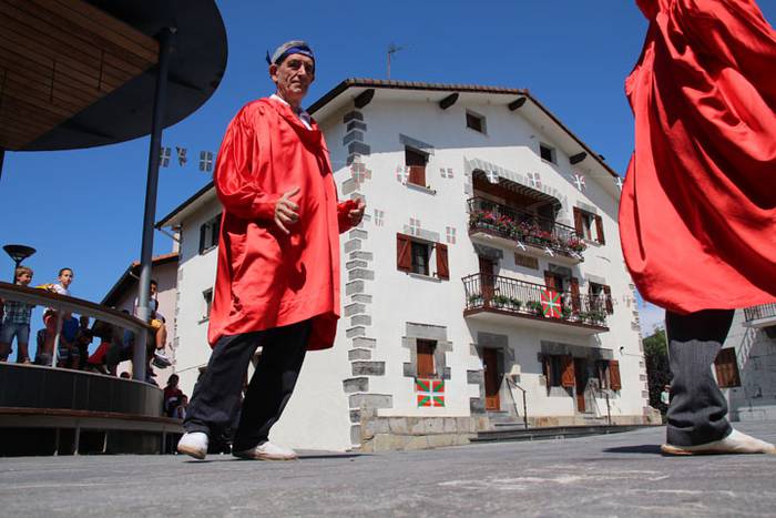 Axeriak dantzan Adunan 41 1471260934808