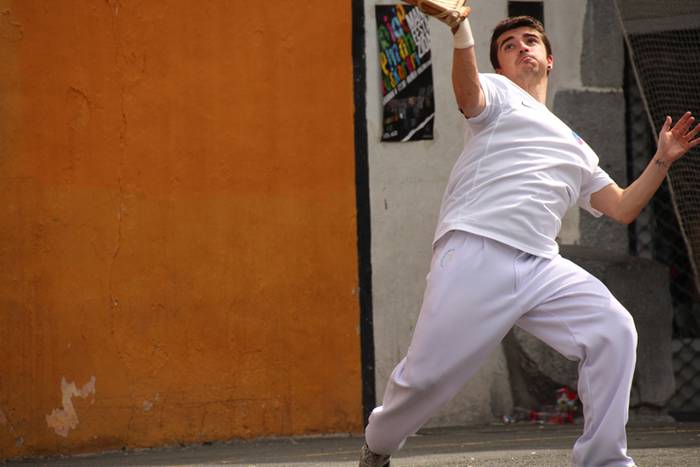 Behar Zana 70. urteurrena errebotea 18 1465127725768