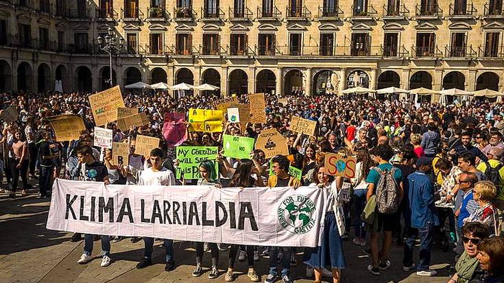 Larrialdi klimatikoa politika publikoen erdigunean jarri behar dela ebatsi du EH Bilduren Konferentzia Politikoak