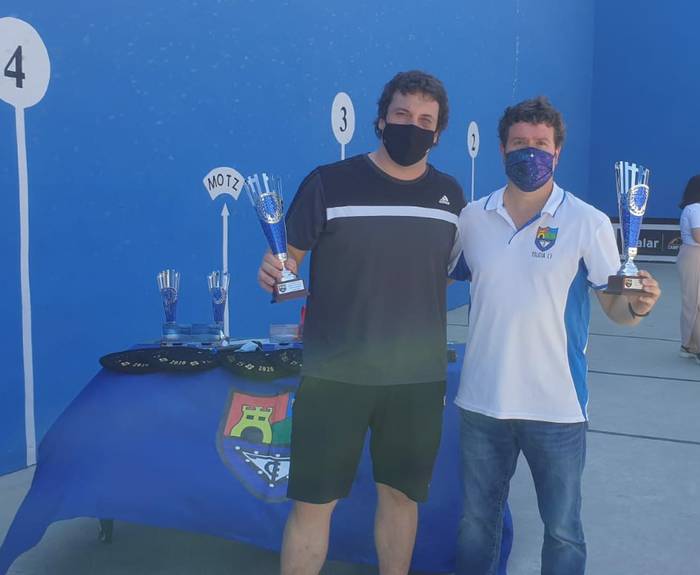 Txapelak irabazleen buruetan 9 1597073047163