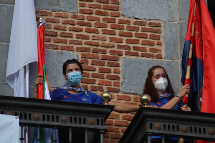 Tolosa urdinez jantzi da 35 1632073505316