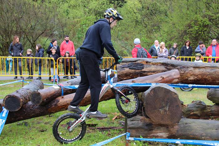 Bi gurpilen gainean  45 1491138642886