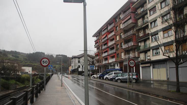 Herria zeharkatzen duten ibilgailuak mantsotzeko proposamena