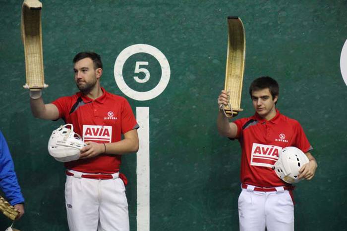 ZESTA PUNTA ELOLAREN OROIMEN 77 1512735699370