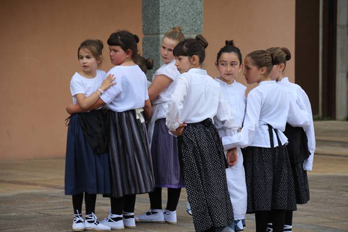 Haurrek alaitu dituzte kalea 61 1494678123851