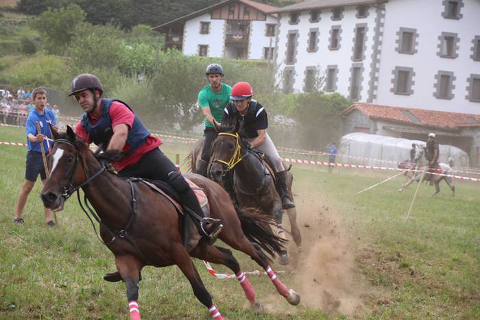 Zaldiak lasterka, gazteak desafioan 101 1472407263189