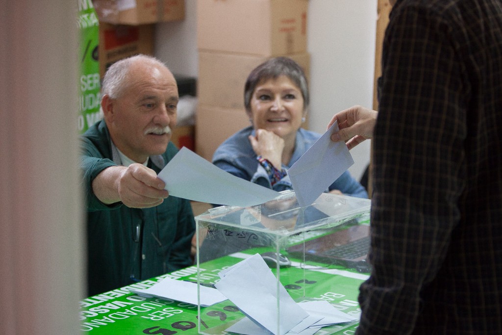 Boluntarioek eskua altxa dezatela