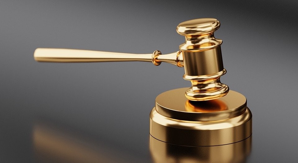 COVID-19a, justizia eta oinarrizko eskubideen murrizketa
