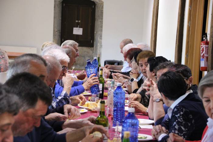 Prozesioaren ondoren, bazkar 8 1557930939963