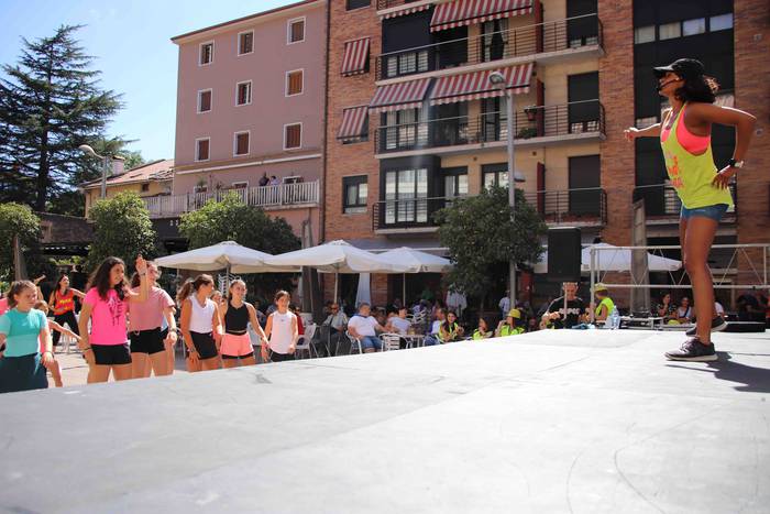 Zumba klase herrikoia Santio 19 1658941184532