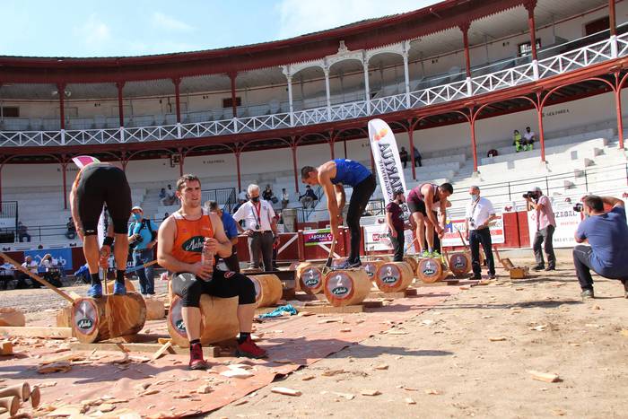 Izetatarrek jantzi dute txap 31 1624130522709