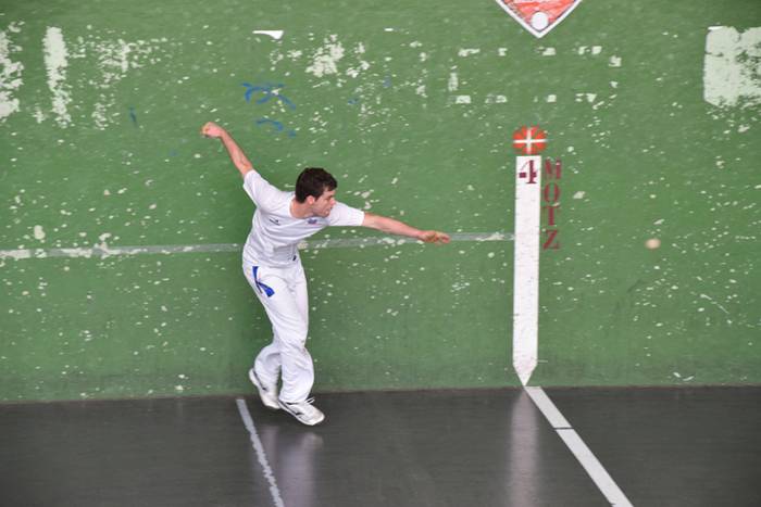 Giro onean ari da ospatzen B 24 1527960754862