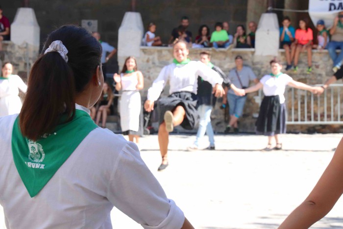 46 gaztek parte hartu dute Irurako Dantza-Sokan - 29