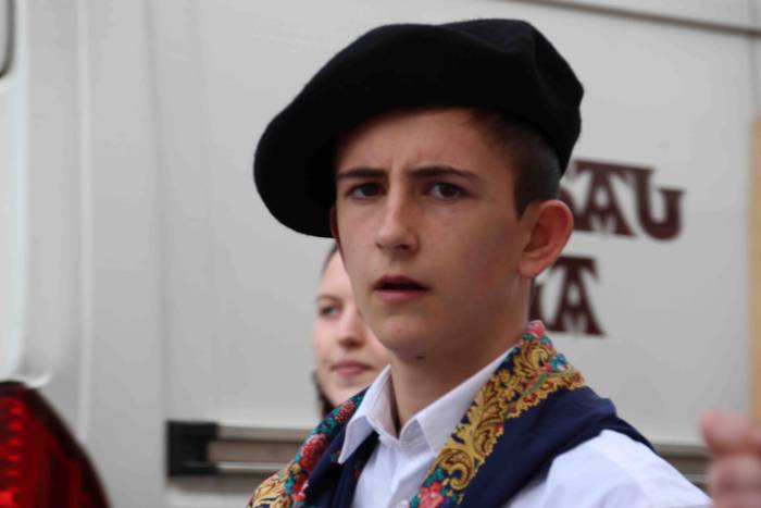 Ajerik gabe, makila eta lau  55 1551618095728