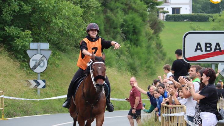 Herritarren babesa jaso dute zaldi gainean