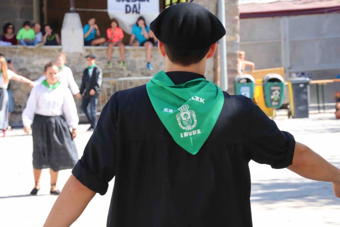 46 gaztek parte hartu dute Irurako Dantza-Sokan - 12