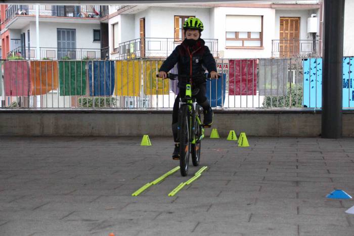 Haurrek kirol ezberdinak pro 6 1608389662364