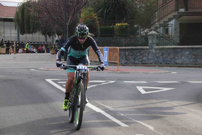 Alexander Ordeñana eta Zuriñ 46 1543079289612