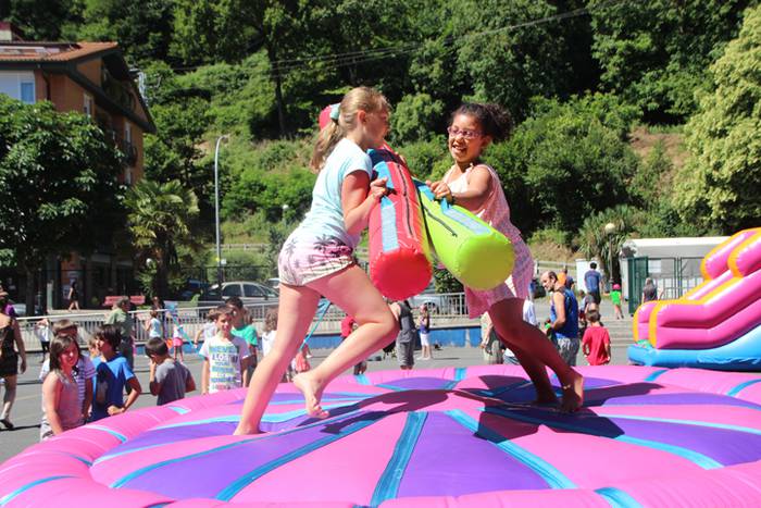 Haurrak jolasean, helduak jan eta edanean 20 1468671966937