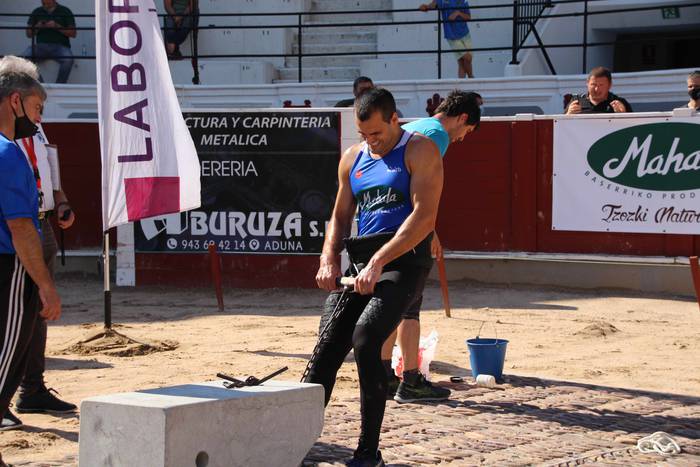 Izetatarrek jantzi dute txap 21 1624130519181