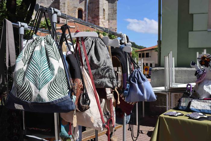 Artisau eta janari postuz be 44 1653821449772