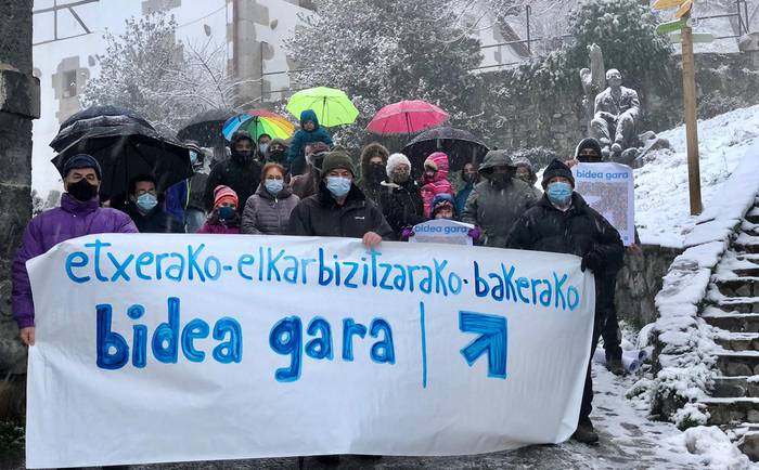 2.000 pertsona baino gehiago 8 1610225152100