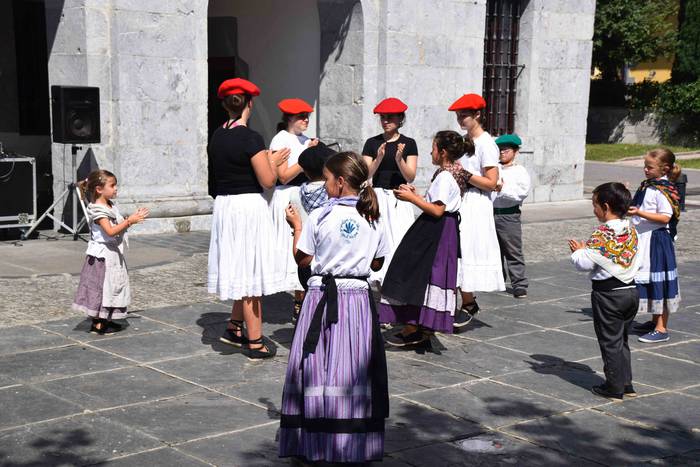 Orendain festak dantza emana 34 1534333050999